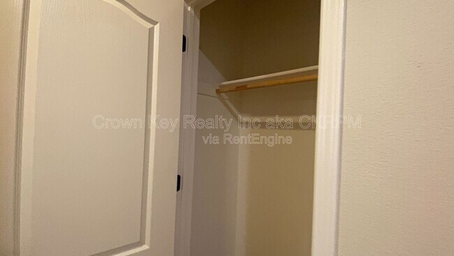 Building Photo - 172 W Viola St