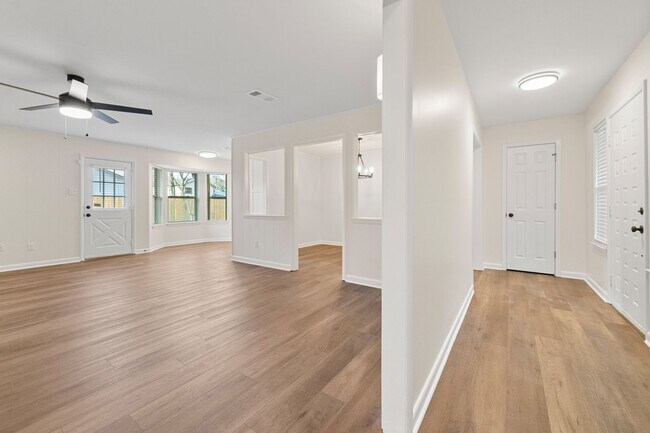 Building Photo - 3 BD 2 BA