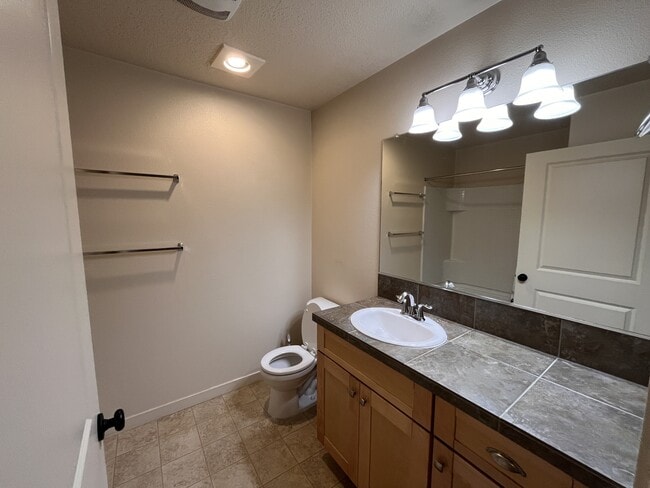 Building Photo - 7907 NE Rockne Way