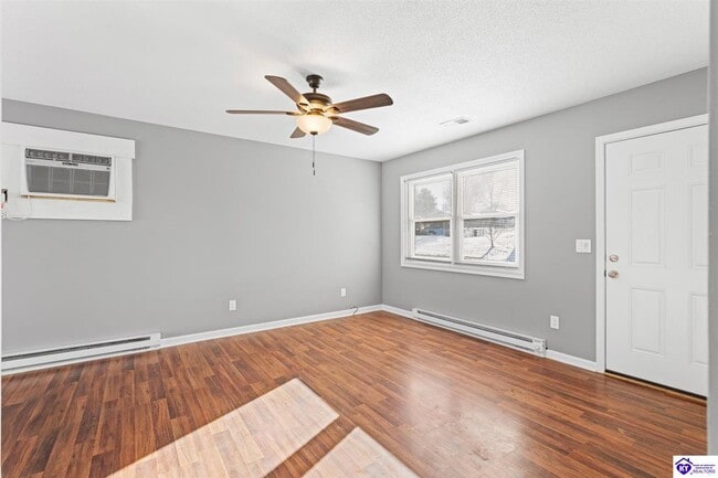 Building Photo - 1045 Greenway Dr