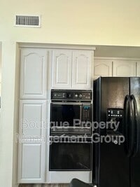 Building Photo - 34 Lakefront