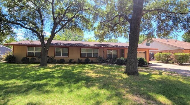 Primary Photo - 403 San Jacinto Dr