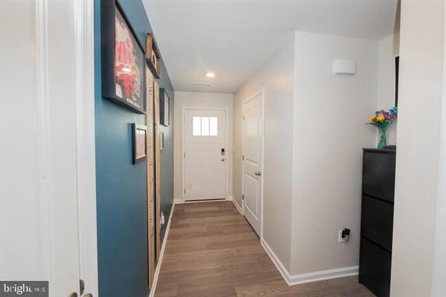 Building Photo - 454 Currant Cir