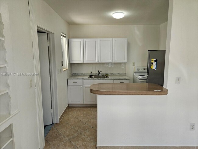 Building Photo - 145 SW 60th Ct
