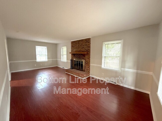 Building Photo - 5301 Rolling Oak Ln