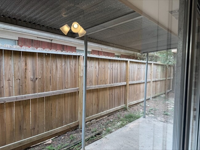 Building Photo - 1702 Hazelwood St