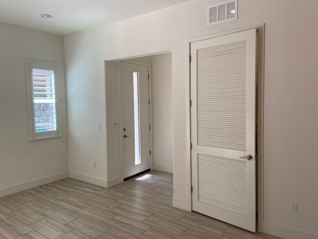 Building Photo - 5011 Murieta Pl