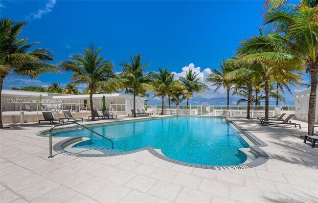 Building Photo - 4925 Collins Ave