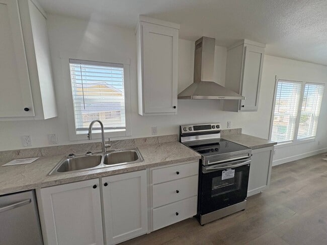 Building Photo - 1700 S State St