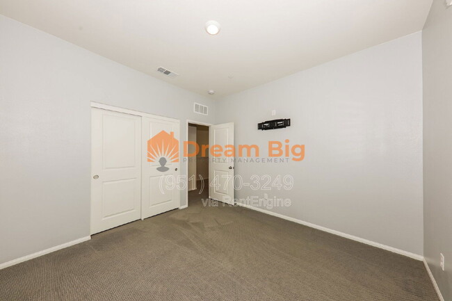 Building Photo - 24712 Hudson St