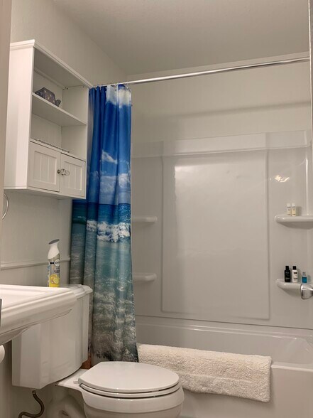 Building Photo - 407 E 45th St #116