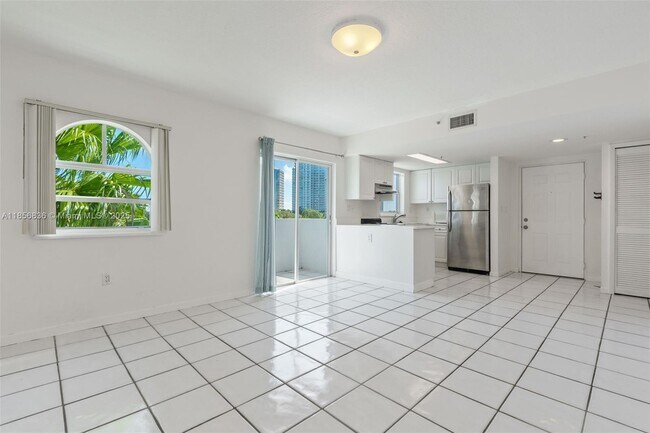 Building Photo - 3052 SW 27th Ave