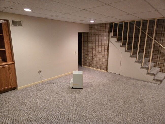 Building Photo - 2S663 Ave Normandy E