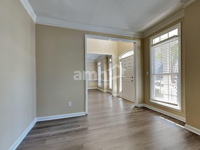 Building Photo - 5705 Beargrass Ln