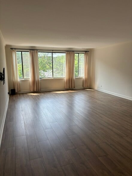 Building Photo - 110 S Dunton Ave