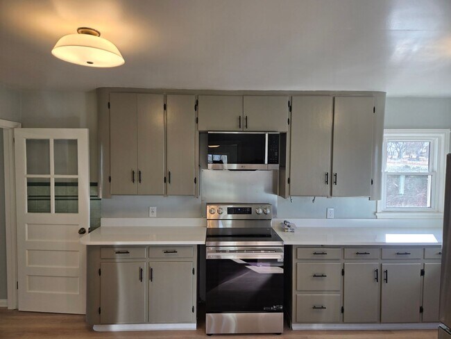 Building Photo - Remodeled Ranch Home