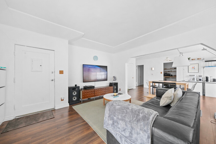 Building Photo - 5173 Pickford St