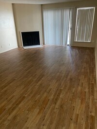 Building Photo - 2403 E 55th Pl