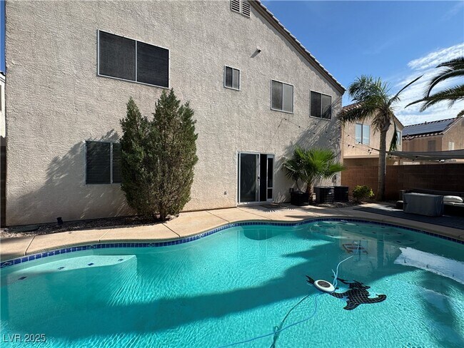 Building Photo - 2425 Island Paradise Ave
