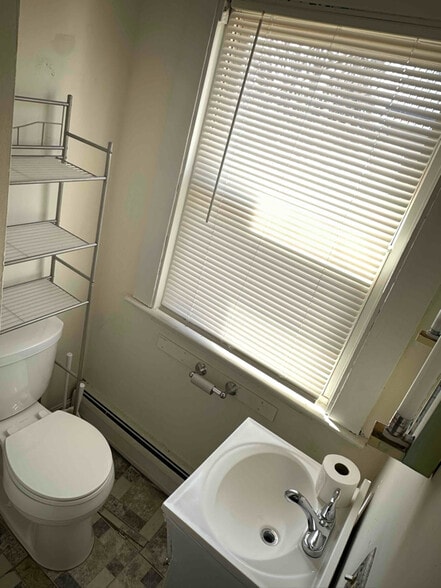 Building Photo - 8 Arch Ave