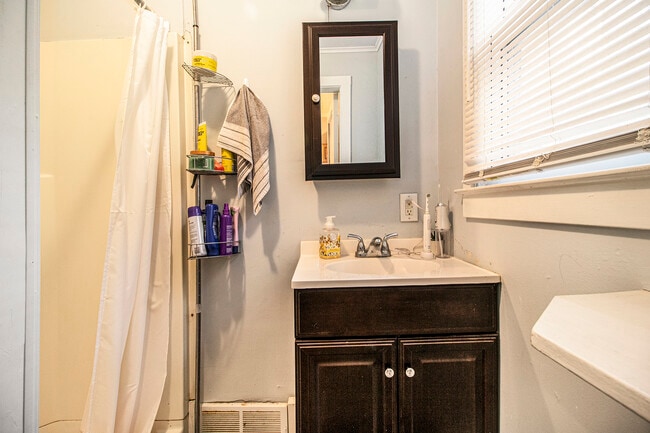 Building Photo - 407 Hamilton Pl