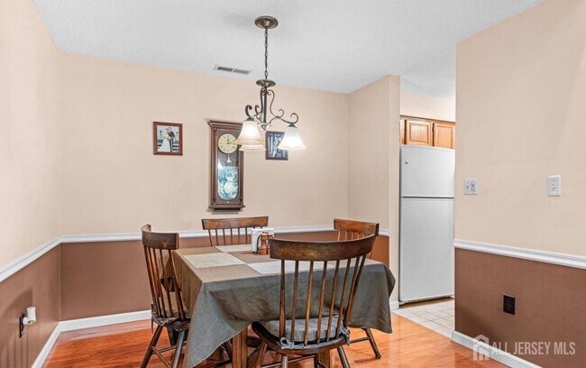 Building Photo - 2310 Ravens Crest Dr