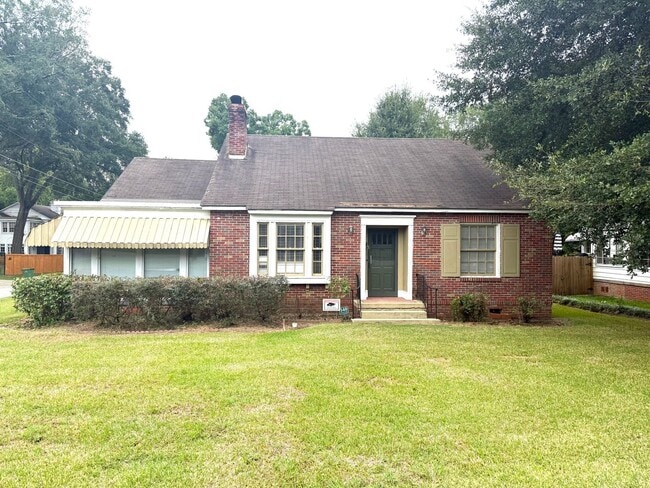 Primary Photo - ** 3 bed 2 bath located in Cloverdale ** C...