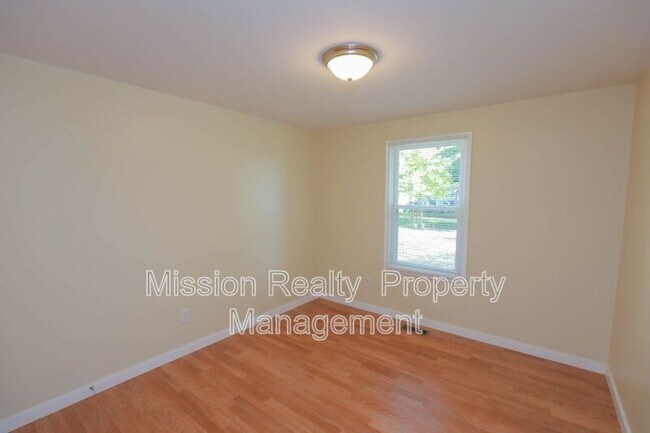 Building Photo - 7509 Montrose Ave