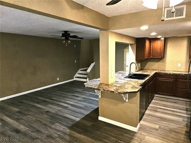 Building Photo - 260 Shadybrook Ln