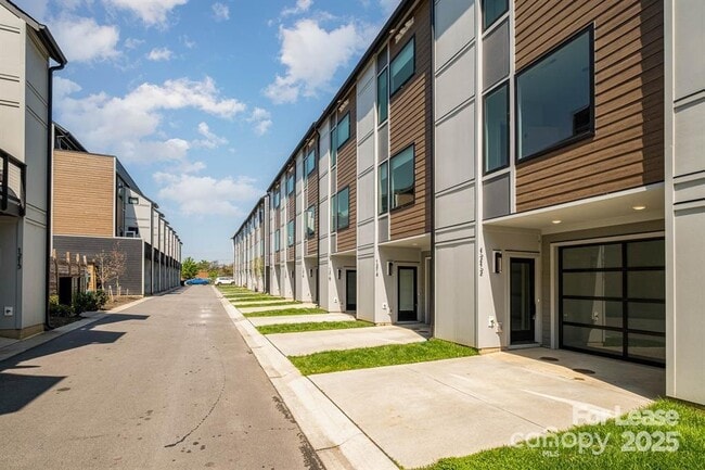 Building Photo - 1225 Minter Pl