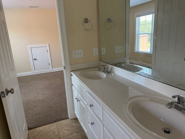 Building Photo - 3759 Savannah Way