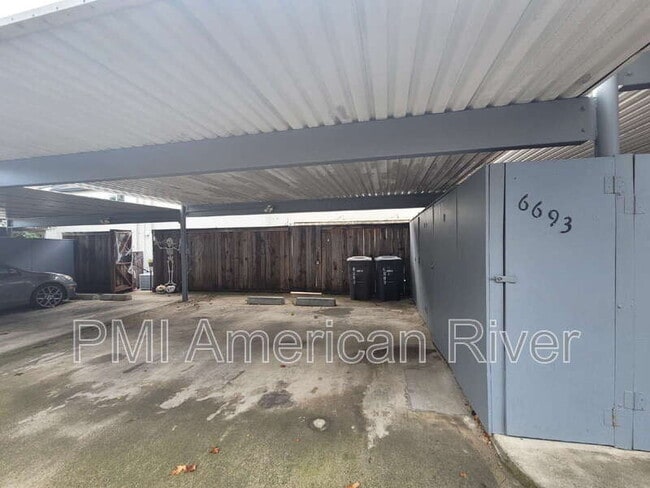 Building Photo - 6693 Greenback Ln