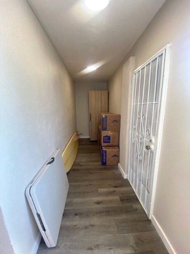 Building Photo - 5 Bedroom / 2 Bath House in Ewa Beach
