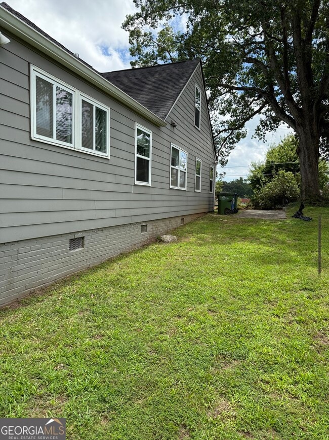 Building Photo - 969 Arden Ave SW