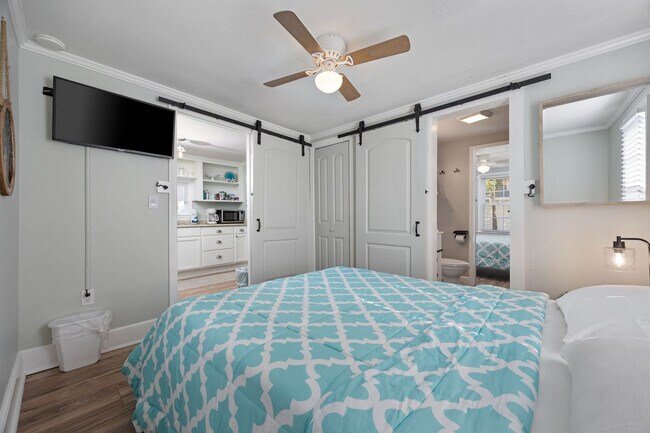 Building Photo - 347 Seabreeze Dr
