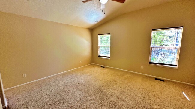 Building Photo - Fantastic 3 Bd 3 Bth + Office in Cherry Cr...