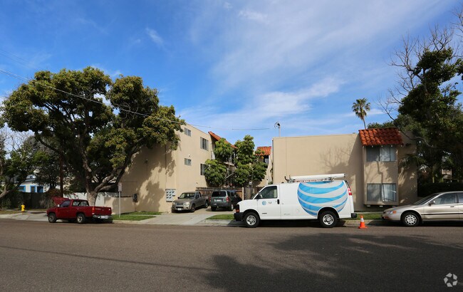 Building Photo - Caravan Apartments