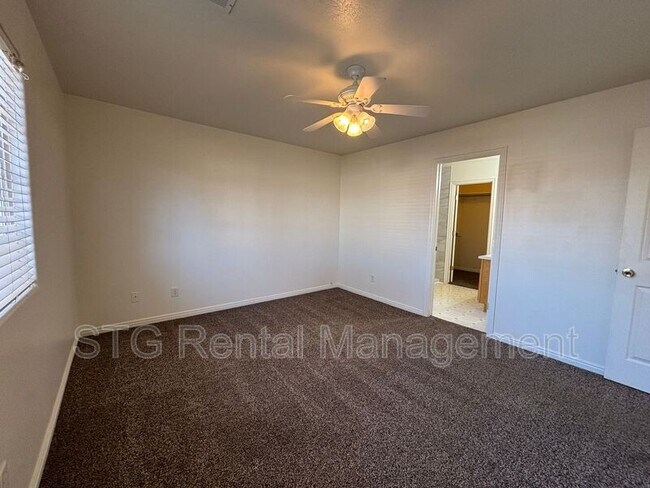 Building Photo - 773 S 220 E Cir