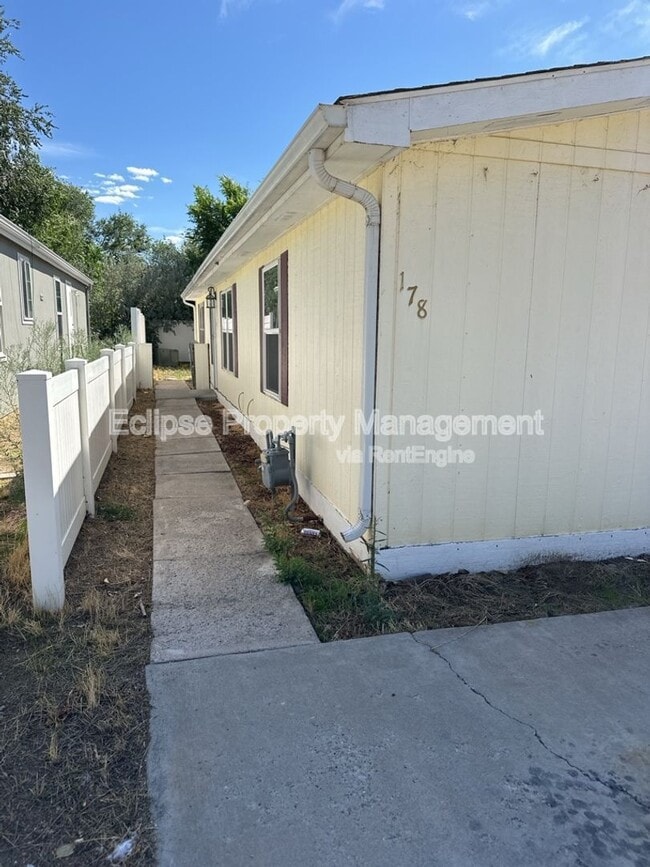 Building Photo - 178 Hollyberry Way