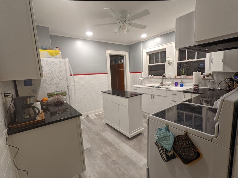 Kitchen - 82 Martin Ave