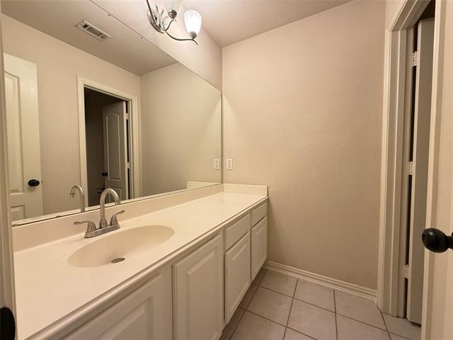 Building Photo - 1221 Hillcrest Dr