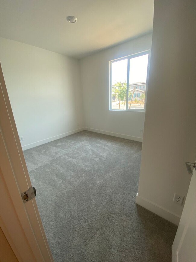 Building Photo - Like New 4 Bedroom Winchester Home Zoned for Temecula Schools