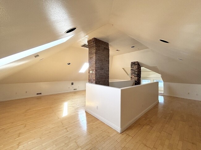 Building Photo - 517 E 500 S