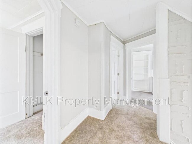 Building Photo - 448 E Voris St