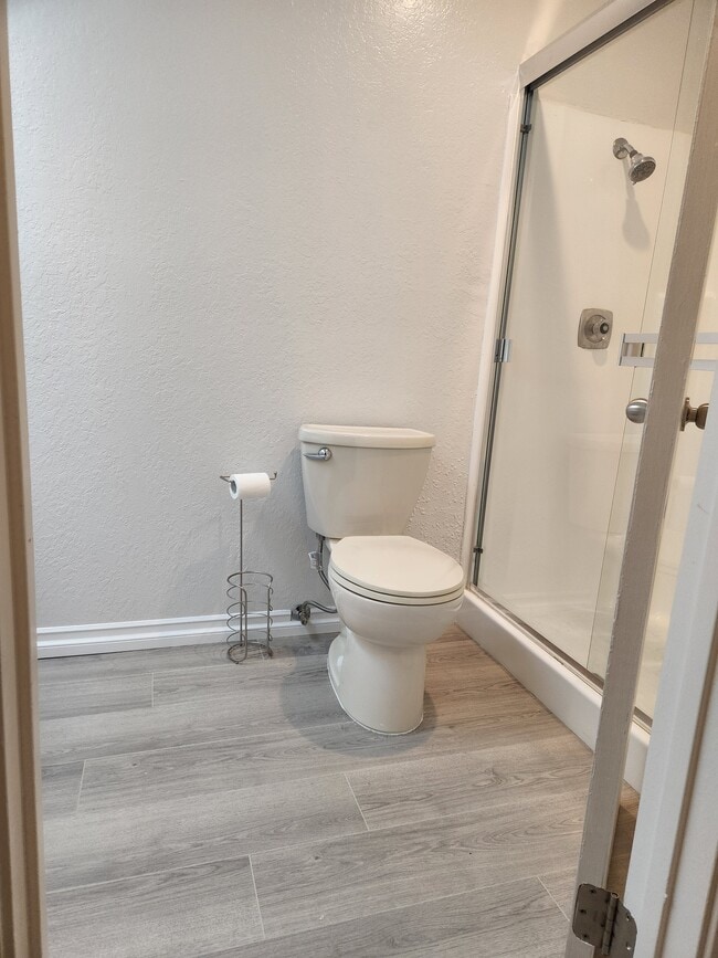 Building Photo - 9229 Village Glen Dr