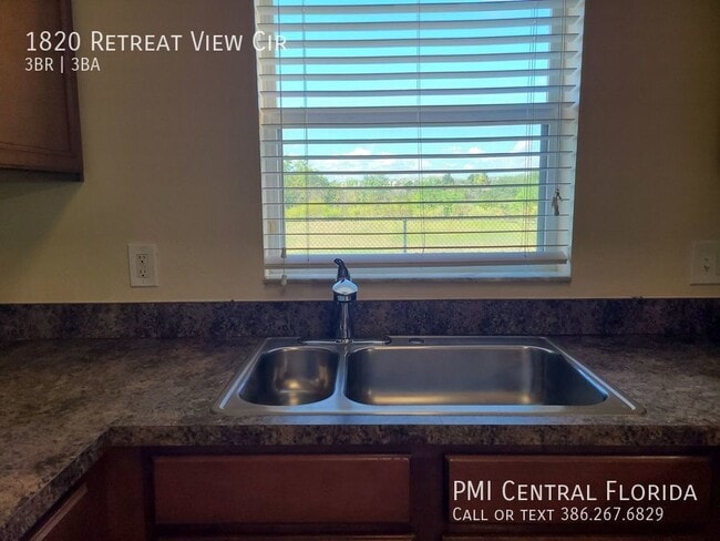 Building Photo - 1820 Retreat View Cir