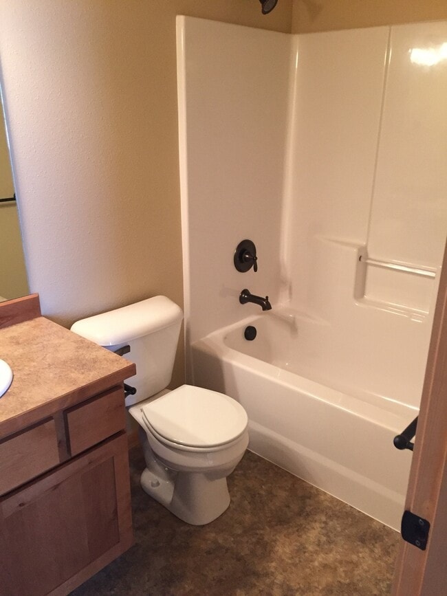 Building Photo - 3 Bedroom 2 Bathroom 4-Plex