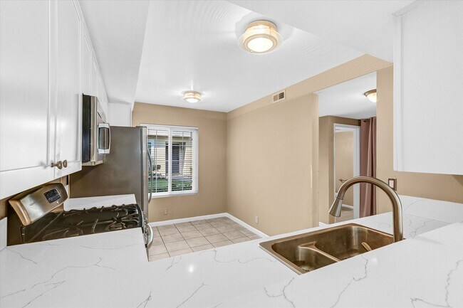 Building Photo - $500 Move In Special! 3 BD, 2.5 BA Townhome At The Groves In Carmel Valley-Del Mar