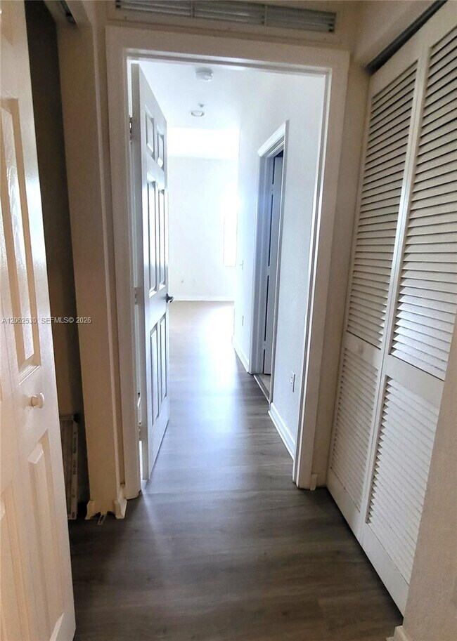 Building Photo - 1650 Presidential Way
