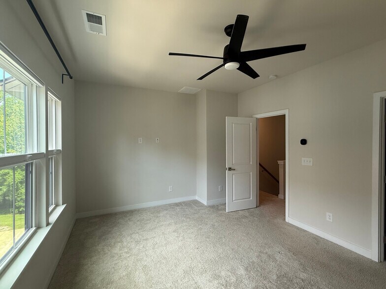 Building Photo - Room in Townhome on Tristram Ln